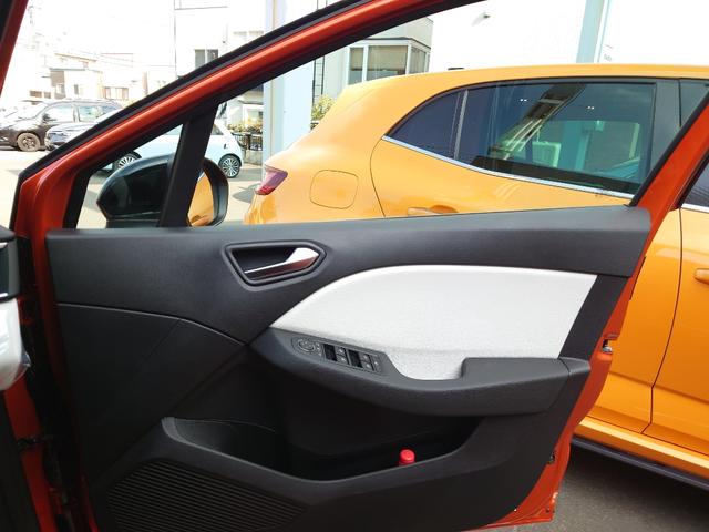 ルーテシア インテンス インテンス 当社元デモカー スタッドレスタイヤ アルミホイール ルノーカードケース リアカメラ LEDヘッドライト アンビエントライト(16枚目)