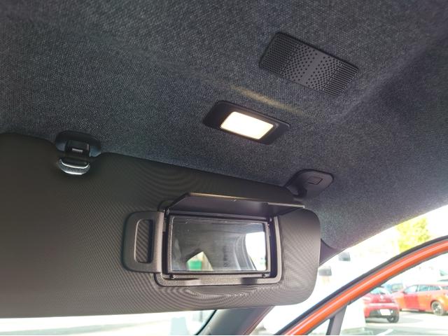 ルーテシア インテンス インテンス 当社元デモカー スタッドレスタイヤ アルミホイール ルノーカードケース リアカメラ LEDヘッドライト アンビエントライト(18枚目)