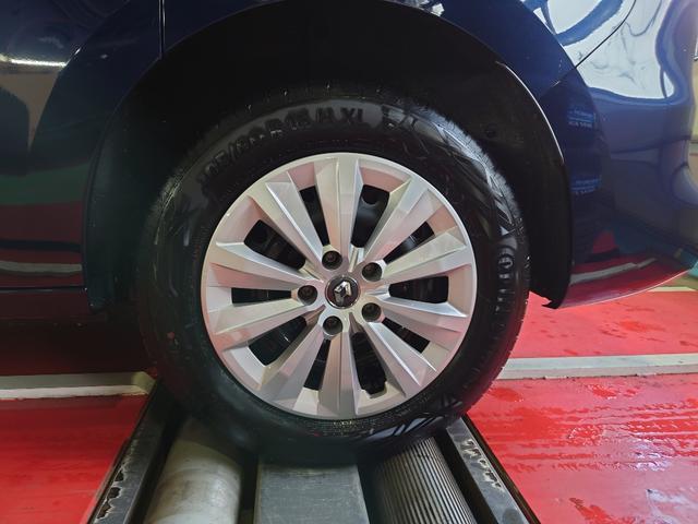 カングー インテンス インテンス デモカーアップ フロントグリルトリコロール トリコロールエンブレム エンスー本革キーケース バックドアシステムポケット フロントシリコンワイパーセット スタッドレスタイヤ スチールホイール(9枚目)