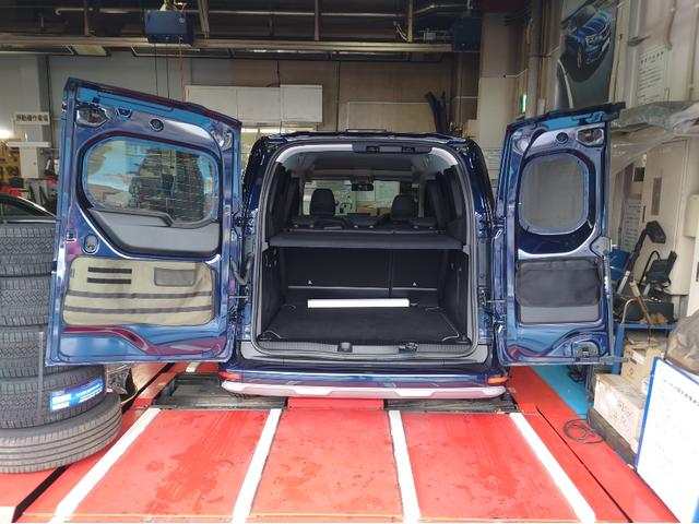 カングー インテンス インテンス デモカーアップ フロントグリルトリコロール トリコロールエンブレム エンスー本革キーケース バックドアシステムポケット フロントシリコンワイパーセット スタッドレスタイヤ スチールホイール(10枚目)