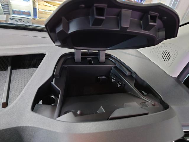 カングー インテンス インテンス デモカーアップ フロントグリルトリコロール トリコロールエンブレム エンスー本革キーケース バックドアシステムポケット フロントシリコンワイパーセット スタッドレスタイヤ スチールホイール(22枚目)