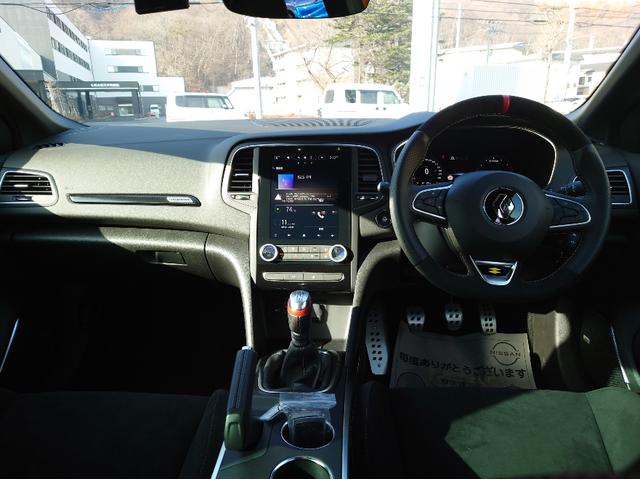 メガーヌ Ｒ．Ｓ．ウルティム　ルノー・スポール　ウルティム　世界限定１９７６台　ＢＯＳＥサウンドシステム９スピーカー＋サブウーファー　スポーツエキゾースト　ＲＳドライブ　トルセンＬＳＤ　Ｂｒｅｍｂｏ製フロントブレーキキャリパー（2枚目）