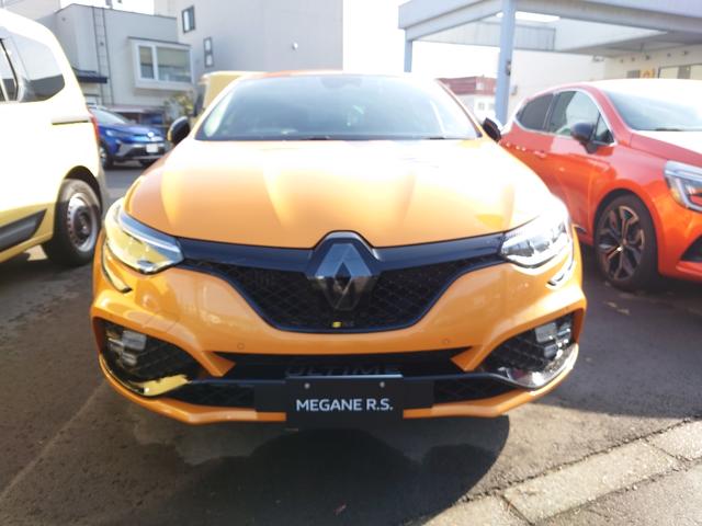 メガーヌ Ｒ．Ｓ．ウルティム　ルノー・スポール　ウルティム　世界限定１９７６台　ＢＯＳＥサウンドシステム９スピーカー＋サブウーファー　スポーツエキゾースト　ＲＳドライブ　トルセンＬＳＤ　Ｂｒｅｍｂｏ製フロントブレーキキャリパー（4枚目）