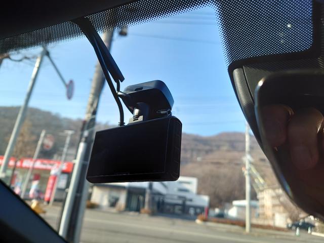 メガーヌ Ｒ．Ｓ．ウルティム　ルノー・スポール　ウルティム　世界限定１９７６台　ＢＯＳＥサウンドシステム９スピーカー＋サブウーファー　スポーツエキゾースト　ＲＳドライブ　トルセンＬＳＤ　Ｂｒｅｍｂｏ製フロントブレーキキャリパー（12枚目）