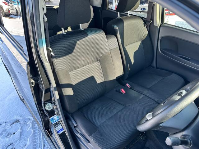 ステラ Ｒ　スマートアシスト　ワンオーナー　ナビ付　純正７インチナビ　Ｂｌｕｅｔｏｏｔｈ接続　ＵＳＢオーディオ接続　リヤビューカメラ　ＥＴＣ　シートヒーター　スマートアシスト（11枚目）