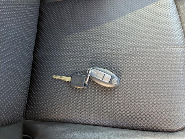 エクストレイル ２０Ｘ　切替４ＷＤ　インテリキー　カプロシート　ＨＩＤライト　フォグランプ　ＥＴＣ　ＡＢＳ　ドアバイザー（32枚目）