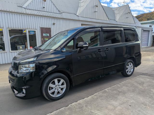 ヴォクシー ZS 4WD 両側パワースライドドア スマートキー プッシュスタート ナビ テレビ バックカメラ フリップタウンモニター リアエアコン HIDライト ミラーウィンカー ETC ワイパーデアイサー ABS(6枚目)