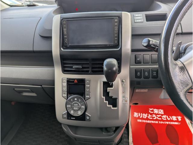 ヴォクシー ZS 4WD 両側パワースライドドア スマートキー プッシュスタート ナビ テレビ バックカメラ フリップタウンモニター リアエアコン HIDライト ミラーウィンカー ETC ワイパーデアイサー ABS(12枚目)