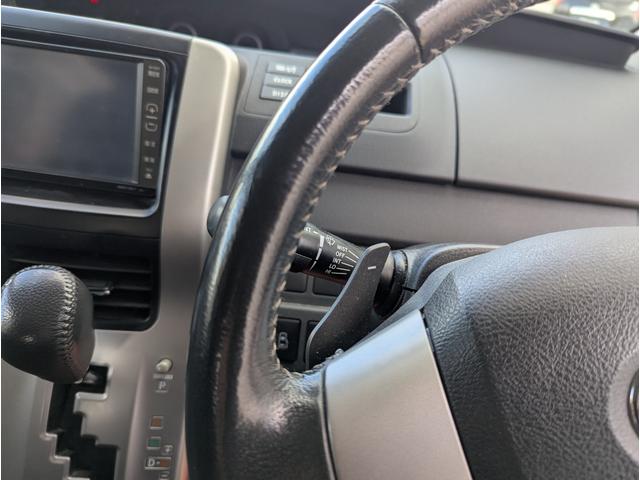 ヴォクシー ZS 4WD 両側パワースライドドア スマートキー プッシュスタート ナビ テレビ バックカメラ フリップタウンモニター リアエアコン HIDライト ミラーウィンカー ETC ワイパーデアイサー ABS(17枚目)