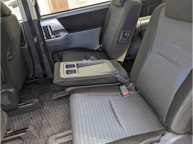 ヴォクシー ZS 4WD 両側パワースライドドア スマートキー プッシュスタート ナビ テレビ バックカメラ フリップタウンモニター リアエアコン HIDライト ミラーウィンカー ETC ワイパーデアイサー ABS(33枚目)