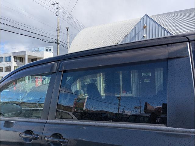ヴォクシー ZS 4WD 両側パワースライドドア スマートキー プッシュスタート ナビ テレビ バックカメラ フリップタウンモニター リアエアコン HIDライト ミラーウィンカー ETC ワイパーデアイサー ABS(35枚目)