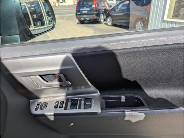 ヴォクシー ZS 4WD 両側パワースライドドア スマートキー プッシュスタート ナビ テレビ バックカメラ フリップタウンモニター リアエアコン HIDライト ミラーウィンカー ETC ワイパーデアイサー ABS(41枚目)