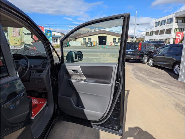 ヴォクシー ZS 4WD 両側パワースライドドア スマートキー プッシュスタート ナビ テレビ バックカメラ フリップタウンモニター リアエアコン HIDライト ミラーウィンカー ETC ワイパーデアイサー ABS(42枚目)