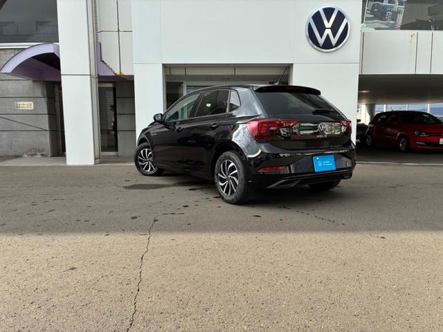 ポロ TSIアクティブ ナビ・テクノロジーパッケージ 元試乗車(5枚目)