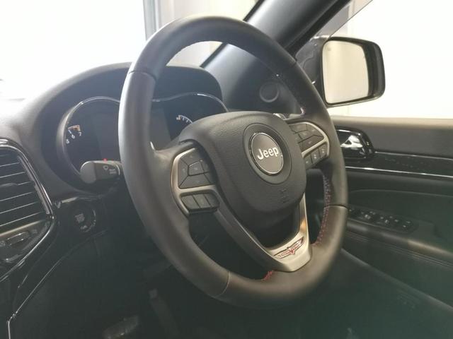 トレイルホーク 限定車 4WD ワンオーナー/禁煙車/ナビ/スマートキー/アダプティブクルーズコントロール/アルパイン製プレミアムサウンドシステム/レザーシート(スエードインサート入り)/パワーリアゲード(7枚目)