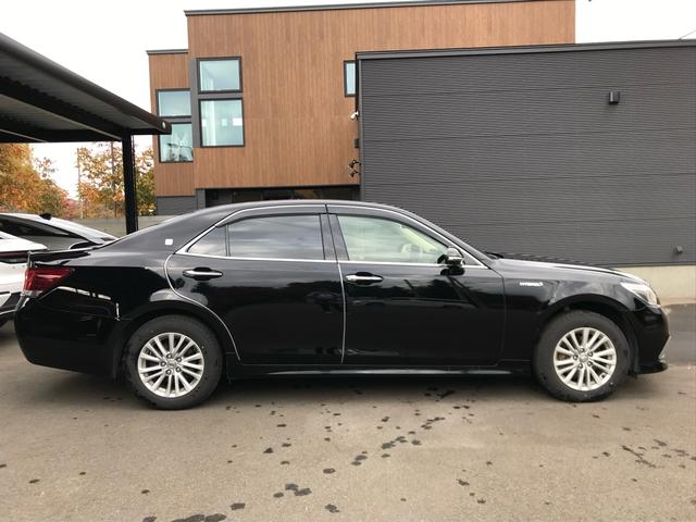 TOYOTA CROWN HYBRID ROYAL SALOON FOUR