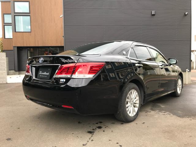 TOYOTA CROWN HYBRID ROYAL SALOON FOUR