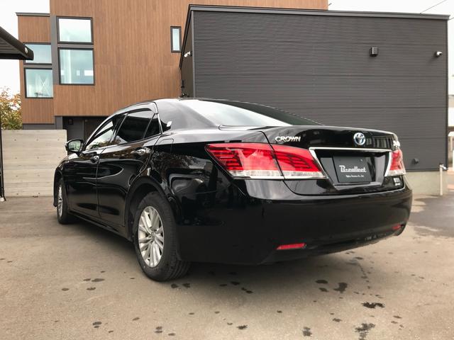 TOYOTA CROWN HYBRID ROYAL SALOON FOUR