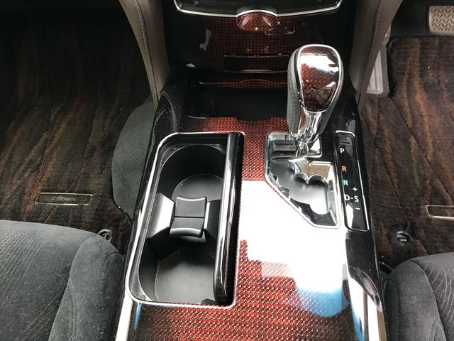 TOYOTA CROWN HYBRID ROYAL SALOON FOUR