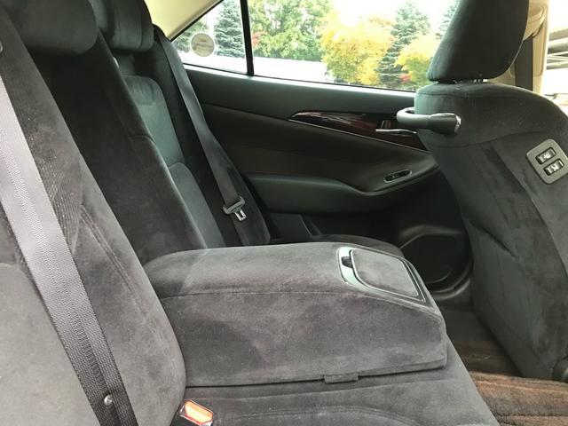 TOYOTA CROWN HYBRID ROYAL SALOON FOUR