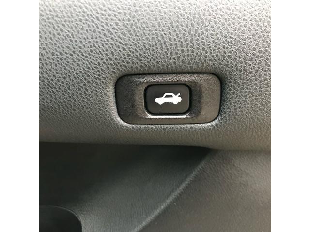 TOYOTA CROWN HYBRID ROYAL SALOON FOUR