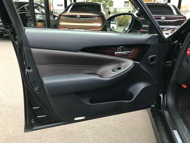 TOYOTA CROWN HYBRID ROYAL SALOON FOUR