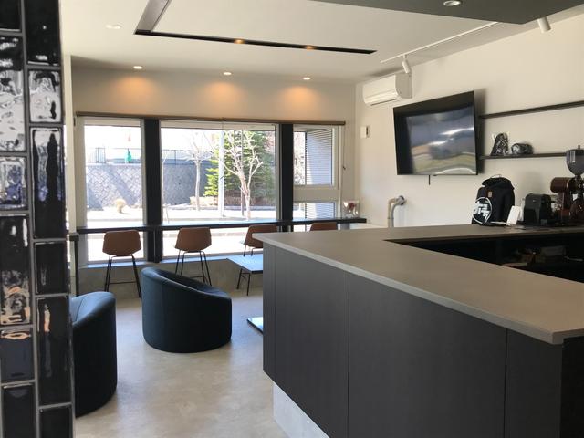 TOYOTA CROWN HYBRID ROYAL SALOON FOUR