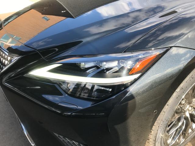 シンプルながら座り心地の良いシートです。　ホールド感も良いので長いドライビングでも疲れにくいんです。