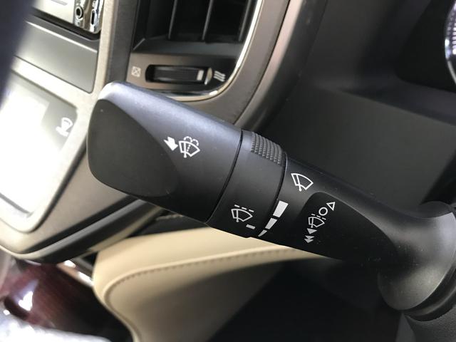 クラウン ロイヤルi-Four キーレス 横滑り防止機能 盗難防止装置 4WD LEDヘッドランプ クルーズコントロール オートライト エアバッグ スマートキー&プッシュスタート ABS(25枚目)