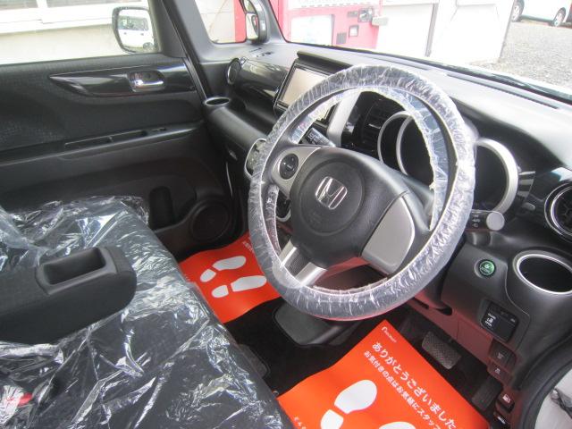 N-BOXカスタム G・Lパッケージ 4WD ワンオーナー車 パワースライドドア 社外ナビ&フルセグTV Bカメラ E/Gスターター ドラレコ ETC HID フォグ 社外アルミ 記録簿 冬タイヤ+アルミセット積込み 1年間走行無制限保証(18枚目)