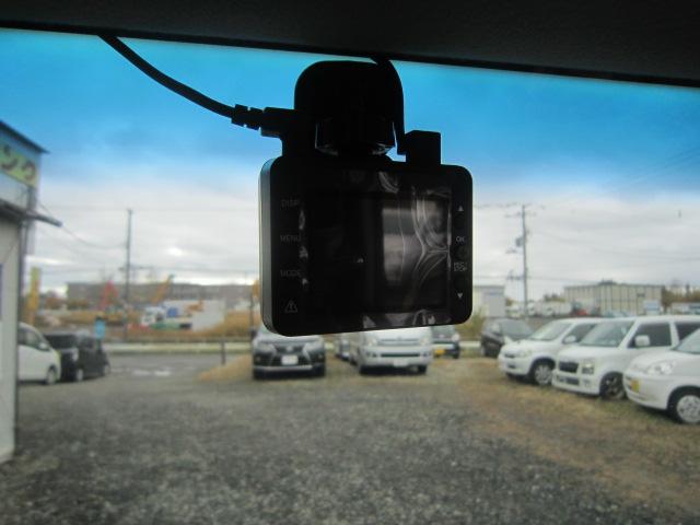 N-BOXカスタム G・Lパッケージ 4WD ワンオーナー車 パワースライドドア 社外ナビ&フルセグTV Bカメラ E/Gスターター ドラレコ ETC HID フォグ 社外アルミ 記録簿 冬タイヤ+アルミセット積込み 1年間走行無制限保証(26枚目)