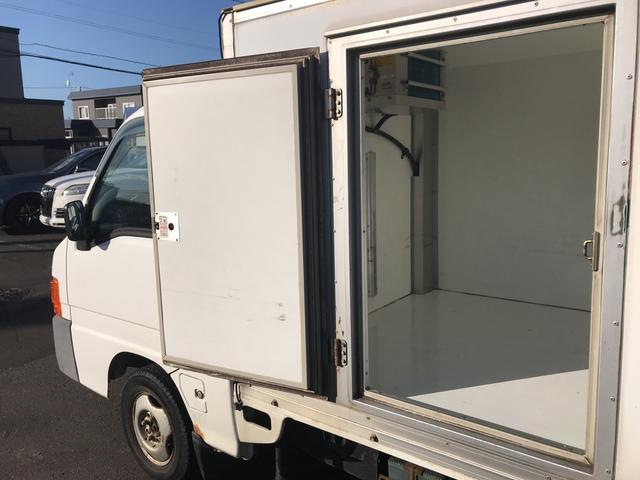 ベースグレード 冷凍冷蔵 4WD バックカメラ 冬タイヤ有(5枚目)