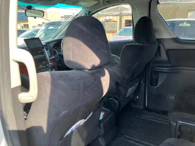 ヴェルファイア ２．４Ｚ　プラチナセレクションＩＩ　４ＷＤ　スマートキー　クラランスソナー　電動リアゲート　ＵＳＢ入力端子　Ｂｌｕｅｔｏｏｔｈ接続　バックカメラ　ナビ　ＥＴＣ　サイドバイザー　オットマン　修復歴なし　保証あり　ホワイト（29枚目）