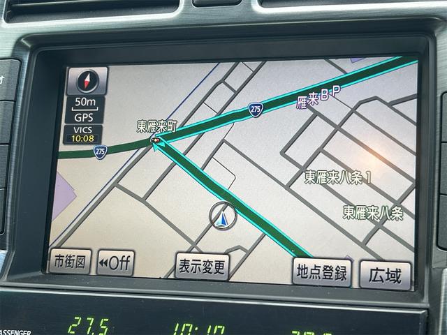 クラウン ロイヤルサルーンｉ－Ｆｏｕｒ　４ＷＤ　ドライブレコーダー　クリアランスソナー　オートクルーズコントロール　バックカメラ　ナビ　ＴＶ　アルミホイール　オートライト　ＨＩＤ　ＡＴ　スマートキー　盗難防止システム　ＣＤ　ＤＶＤ再生　ＭＤ（4枚目）