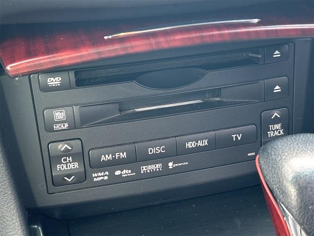 クラウン ロイヤルサルーンｉ－Ｆｏｕｒ　４ＷＤ　ドライブレコーダー　クリアランスソナー　オートクルーズコントロール　バックカメラ　ナビ　ＴＶ　アルミホイール　オートライト　ＨＩＤ　ＡＴ　スマートキー　盗難防止システム　ＣＤ　ＤＶＤ再生　ＭＤ（7枚目）