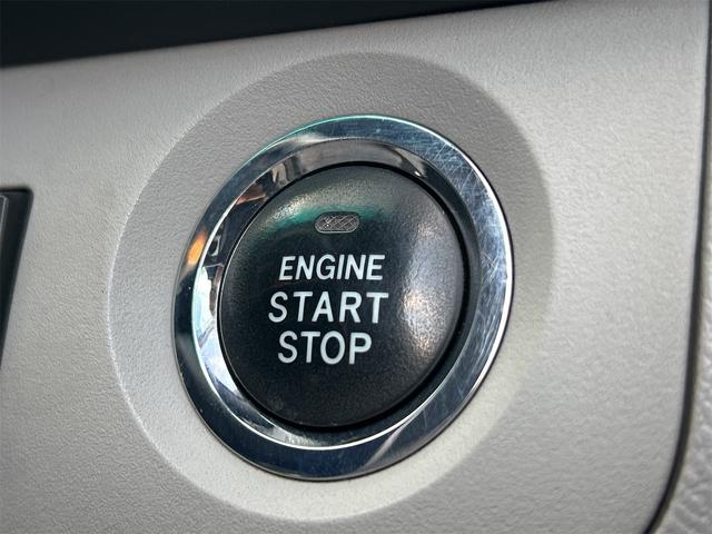 クラウン ロイヤルサルーンｉ－Ｆｏｕｒ　４ＷＤ　ドライブレコーダー　クリアランスソナー　オートクルーズコントロール　バックカメラ　ナビ　ＴＶ　アルミホイール　オートライト　ＨＩＤ　ＡＴ　スマートキー　盗難防止システム　ＣＤ　ＤＶＤ再生　ＭＤ（9枚目）