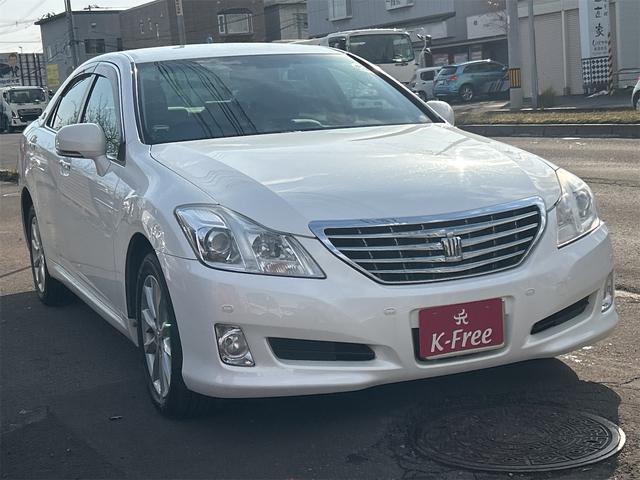 クラウン ロイヤルサルーンｉ－Ｆｏｕｒ　４ＷＤ　ドライブレコーダー　クリアランスソナー　オートクルーズコントロール　バックカメラ　ナビ　ＴＶ　アルミホイール　オートライト　ＨＩＤ　ＡＴ　スマートキー　盗難防止システム　ＣＤ　ＤＶＤ再生　ＭＤ（14枚目）