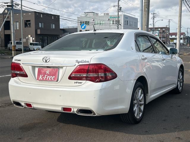 クラウン ロイヤルサルーンｉ－Ｆｏｕｒ　４ＷＤ　ドライブレコーダー　クリアランスソナー　オートクルーズコントロール　バックカメラ　ナビ　ＴＶ　アルミホイール　オートライト　ＨＩＤ　ＡＴ　スマートキー　盗難防止システム　ＣＤ　ＤＶＤ再生　ＭＤ（16枚目）