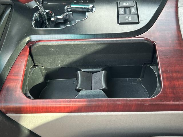 クラウン ロイヤルサルーンｉ－Ｆｏｕｒ　４ＷＤ　ドライブレコーダー　クリアランスソナー　オートクルーズコントロール　バックカメラ　ナビ　ＴＶ　アルミホイール　オートライト　ＨＩＤ　ＡＴ　スマートキー　盗難防止システム　ＣＤ　ＤＶＤ再生　ＭＤ（25枚目）