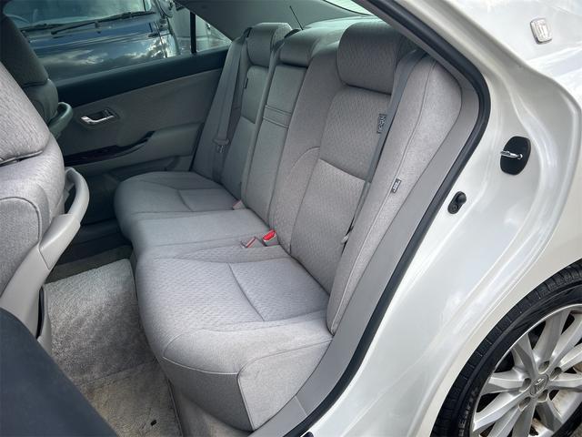 クラウン ロイヤルサルーンｉ－Ｆｏｕｒ　４ＷＤ　ドライブレコーダー　クリアランスソナー　オートクルーズコントロール　バックカメラ　ナビ　ＴＶ　アルミホイール　オートライト　ＨＩＤ　ＡＴ　スマートキー　盗難防止システム　ＣＤ　ＤＶＤ再生　ＭＤ（27枚目）