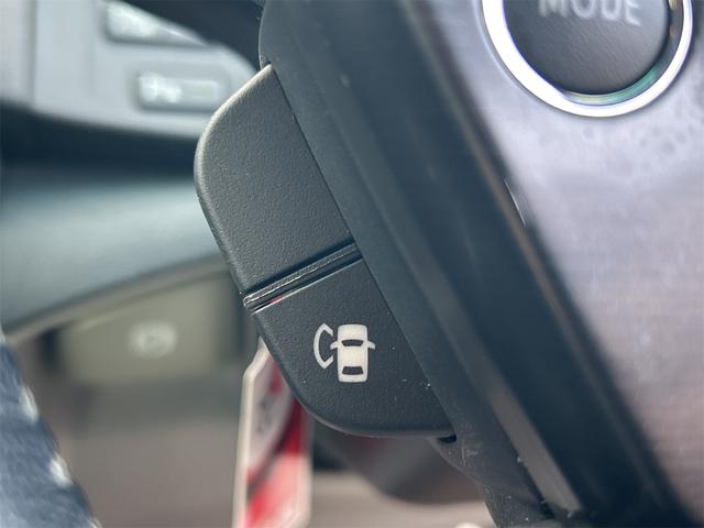 クラウン ロイヤルサルーンｉ－Ｆｏｕｒ　４ＷＤ　ドライブレコーダー　クリアランスソナー　オートクルーズコントロール　バックカメラ　ナビ　ＴＶ　アルミホイール　オートライト　ＨＩＤ　ＡＴ　スマートキー　盗難防止システム　ＣＤ　ＤＶＤ再生　ＭＤ（31枚目）