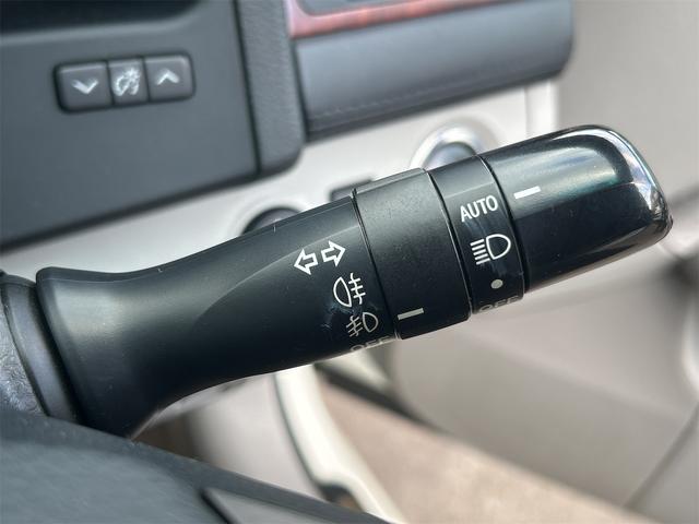 クラウン ロイヤルサルーンｉ－Ｆｏｕｒ　４ＷＤ　ドライブレコーダー　クリアランスソナー　オートクルーズコントロール　バックカメラ　ナビ　ＴＶ　アルミホイール　オートライト　ＨＩＤ　ＡＴ　スマートキー　盗難防止システム　ＣＤ　ＤＶＤ再生　ＭＤ（34枚目）