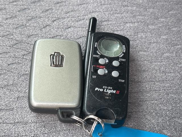 クラウン ロイヤルサルーンｉ－Ｆｏｕｒ　４ＷＤ　ドライブレコーダー　クリアランスソナー　オートクルーズコントロール　バックカメラ　ナビ　ＴＶ　アルミホイール　オートライト　ＨＩＤ　ＡＴ　スマートキー　盗難防止システム　ＣＤ　ＤＶＤ再生　ＭＤ（39枚目）