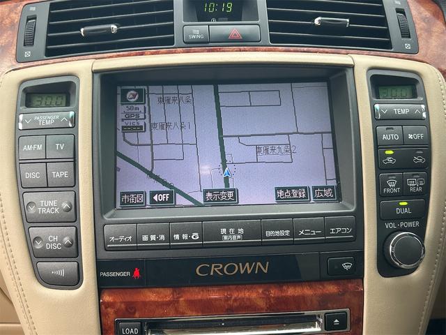 クラウン ロイヤルサルーンｉ－Ｆｏｕｒ　４ＷＤ　ドライブレコーダー　オートクルーズコントロール　バックカメラ　ナビ　エアロ　ＨＩＤ　ＡＴ　スマートキー　電動格納ミラー　盗難防止システム　ＣＤ　衝突安全ボディ　ＡＢＳ　ＥＳＣ　エアコン（7枚目）