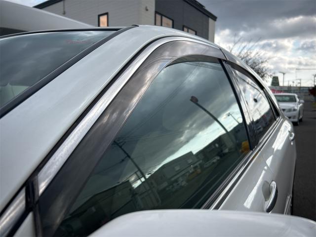 クラウン ロイヤルサルーンｉ－Ｆｏｕｒ　４ＷＤ　ドライブレコーダー　オートクルーズコントロール　バックカメラ　ナビ　エアロ　ＨＩＤ　ＡＴ　スマートキー　電動格納ミラー　盗難防止システム　ＣＤ　衝突安全ボディ　ＡＢＳ　ＥＳＣ　エアコン（15枚目）