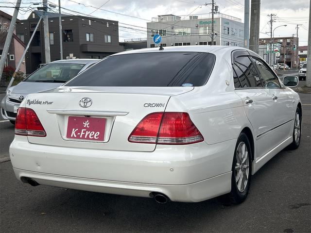 クラウン ロイヤルサルーンｉ－Ｆｏｕｒ　４ＷＤ　ドライブレコーダー　オートクルーズコントロール　バックカメラ　ナビ　エアロ　ＨＩＤ　ＡＴ　スマートキー　電動格納ミラー　盗難防止システム　ＣＤ　衝突安全ボディ　ＡＢＳ　ＥＳＣ　エアコン（17枚目）