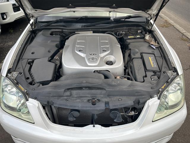 クラウン ロイヤルサルーンｉ－Ｆｏｕｒ　４ＷＤ　ドライブレコーダー　オートクルーズコントロール　バックカメラ　ナビ　エアロ　ＨＩＤ　ＡＴ　スマートキー　電動格納ミラー　盗難防止システム　ＣＤ　衝突安全ボディ　ＡＢＳ　ＥＳＣ　エアコン（20枚目）