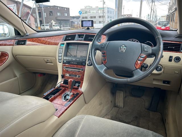 クラウン ロイヤルサルーンｉ－Ｆｏｕｒ　４ＷＤ　ドライブレコーダー　オートクルーズコントロール　バックカメラ　ナビ　エアロ　ＨＩＤ　ＡＴ　スマートキー　電動格納ミラー　盗難防止システム　ＣＤ　衝突安全ボディ　ＡＢＳ　ＥＳＣ　エアコン（26枚目）