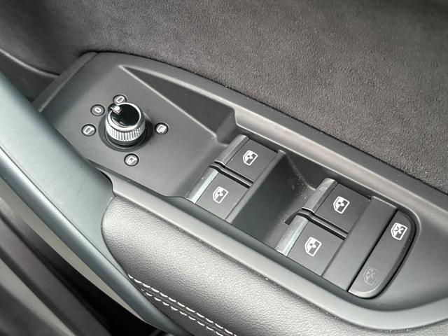 Ｑ５ ４０ＴＤＩクワトロ　Ｓライン　☆元弊社試乗車　／　特別仕様車☆　Ｓｌｉｎｅ　ｄｙｎａｍｉｃ　ｅｄｉｔｉｏｎパッケージ　Ｓｌｉｎｅプラスパッケージ　コンフォートパッケージ　ブラックスタイリングパッケージ　ファインナッパレザー（20枚目）