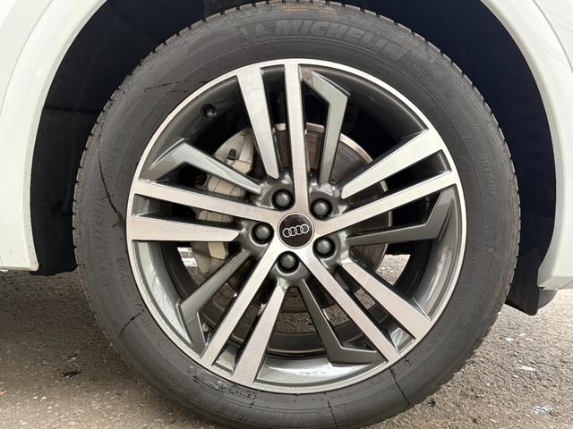 Ｑ５ ４０ＴＤＩクワトロ　Ｓライン　☆元弊社試乗車　／　特別仕様車☆　Ｓｌｉｎｅ　ｄｙｎａｍｉｃ　ｅｄｉｔｉｏｎパッケージ　Ｓｌｉｎｅプラスパッケージ　コンフォートパッケージ　ブラックスタイリングパッケージ　ファインナッパレザー（56枚目）